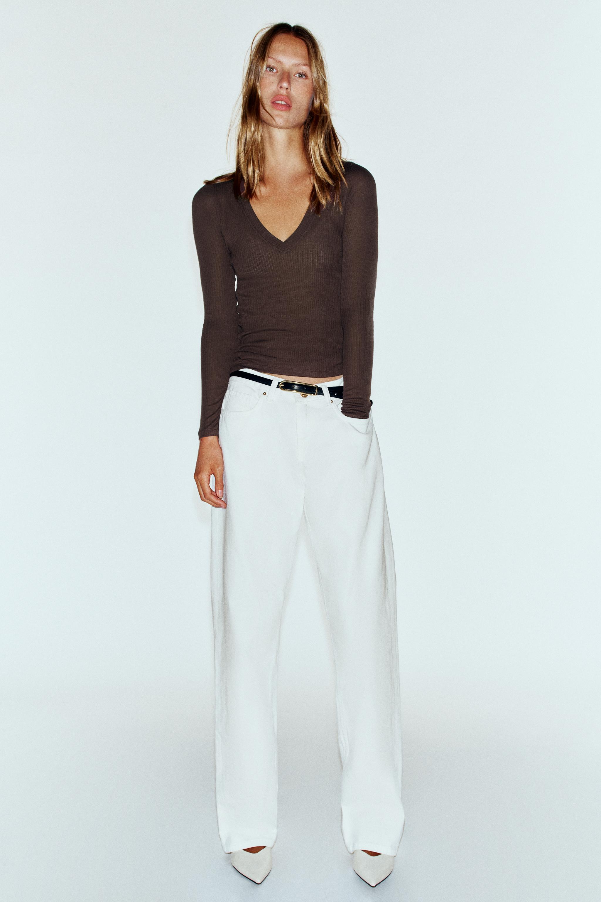 RIBBED V-NECK T-SHIRT