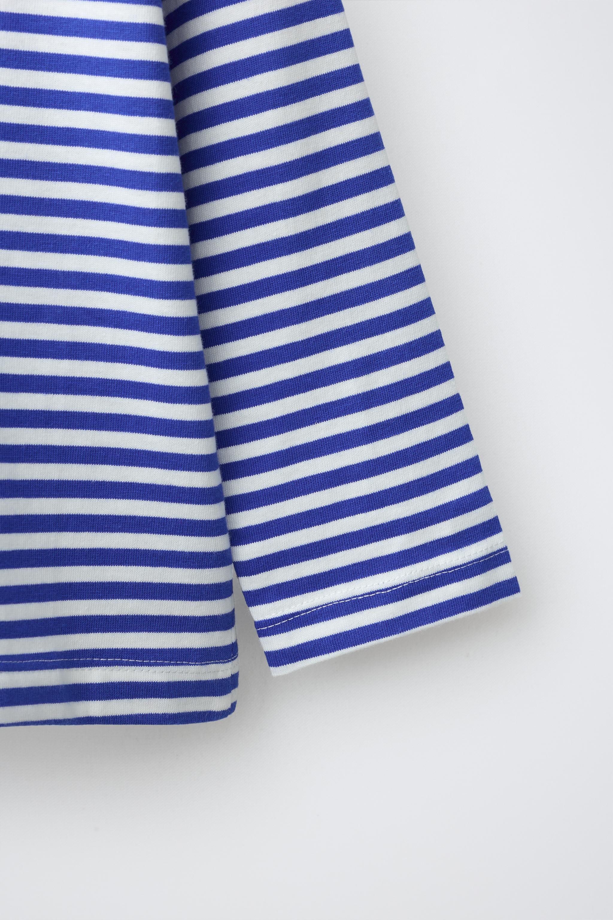 STRIPED CONTRAST COLLAR T-SHIRT