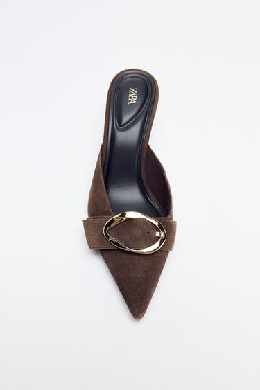 صندل جلد بتطريز معدني - محمِر داكن الخاص بـ Zara