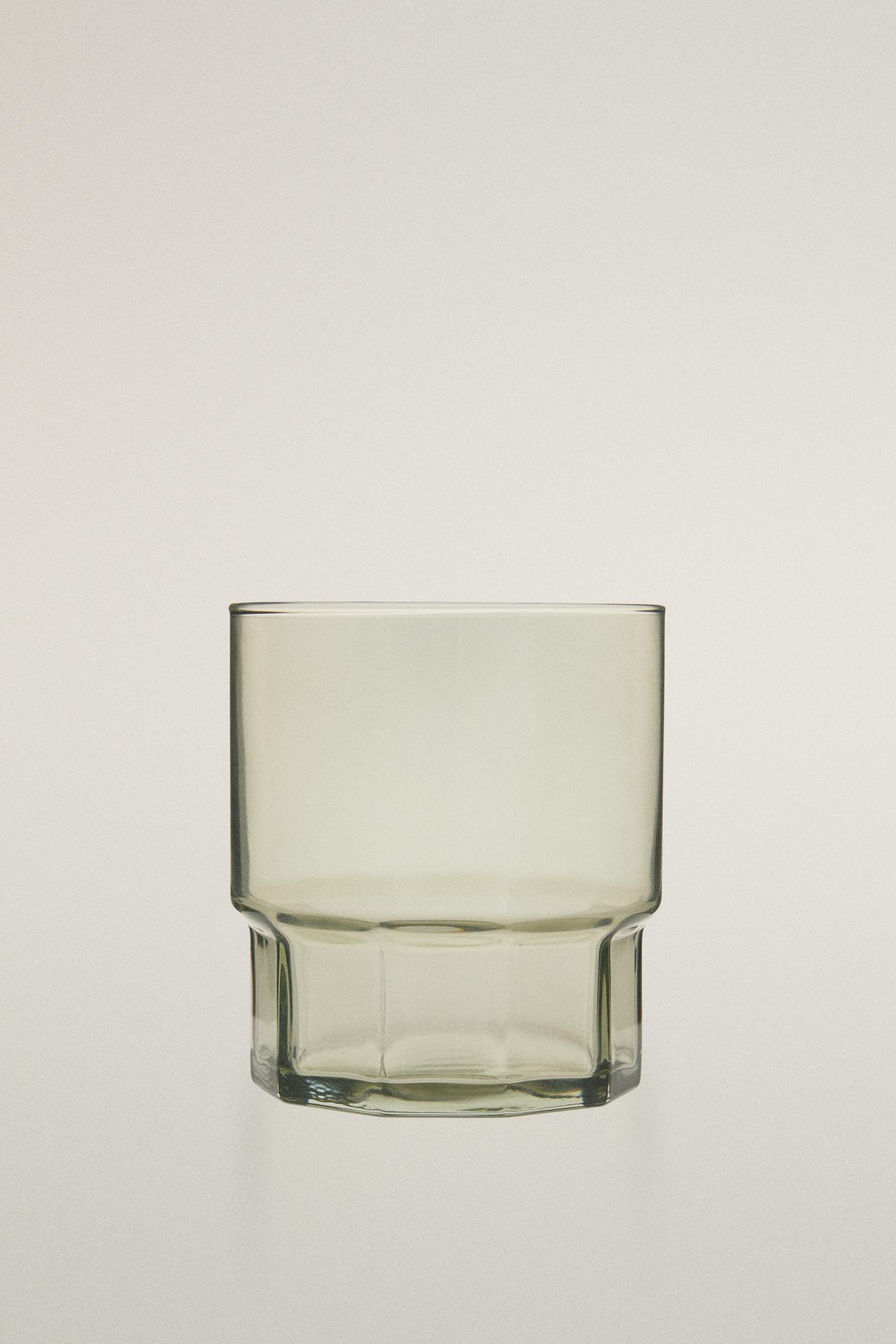 GLASS WITH FACETED BASE