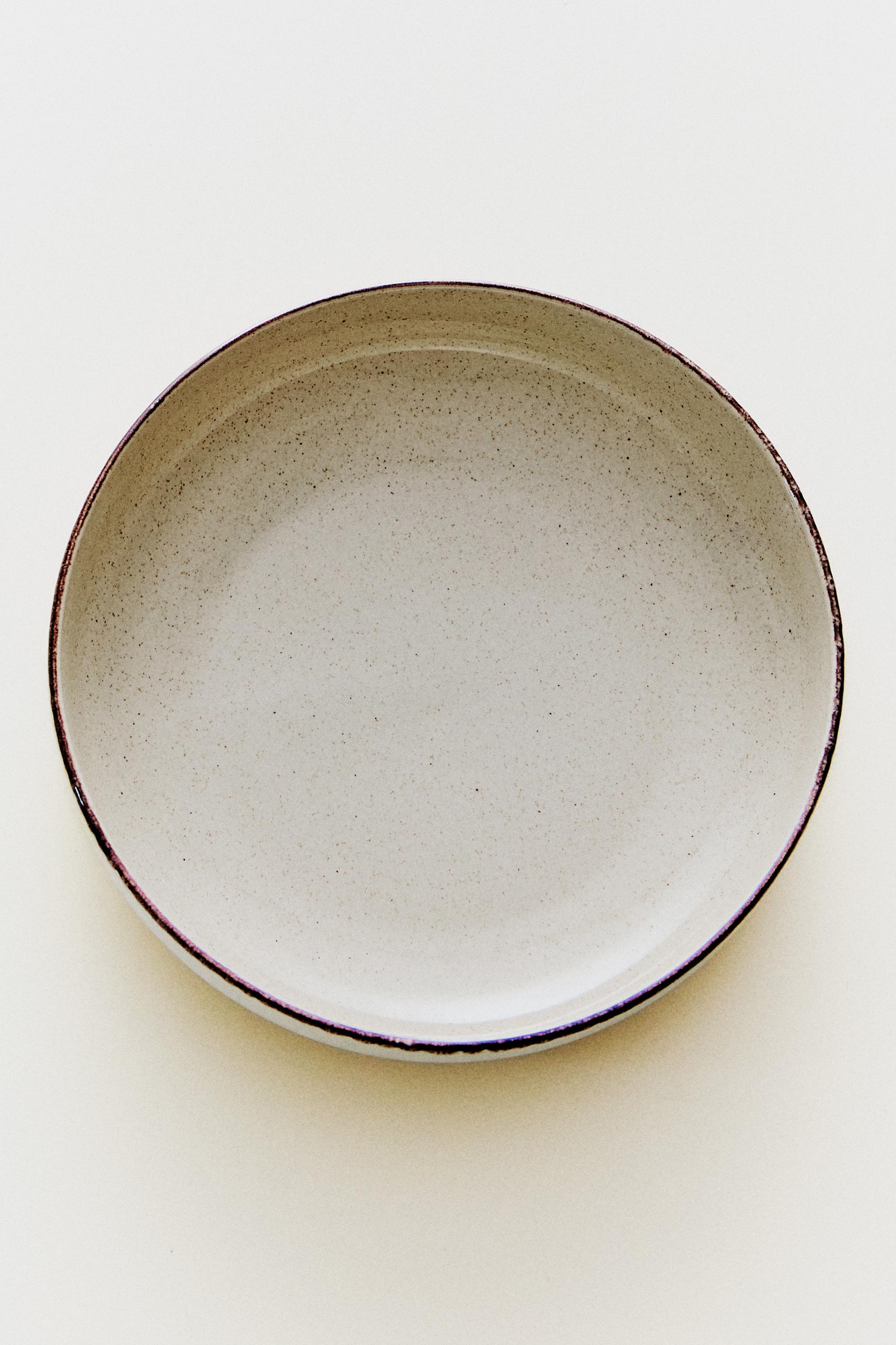 STONEWARE SOUP PLATE WITH AGED RIM