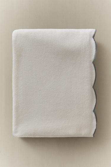 منشفة حمام بحافة متموجة - أخضر وسط الخاص بـ Zara