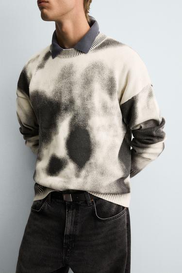 PULL LAVÉ À IMPRIMÉ ABSTRAIT - Écru de Zara - Image 4