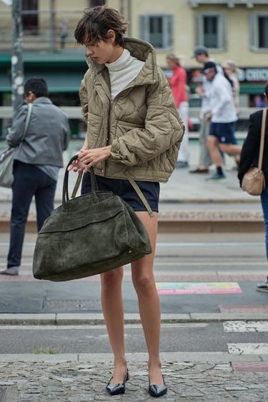 НЕПРОМОКАЕМАЯ СТЕГАНАЯ КУРТКА — КОЛЛЕКЦИЯ ZW — ХАКИ от Zara — изображение 0