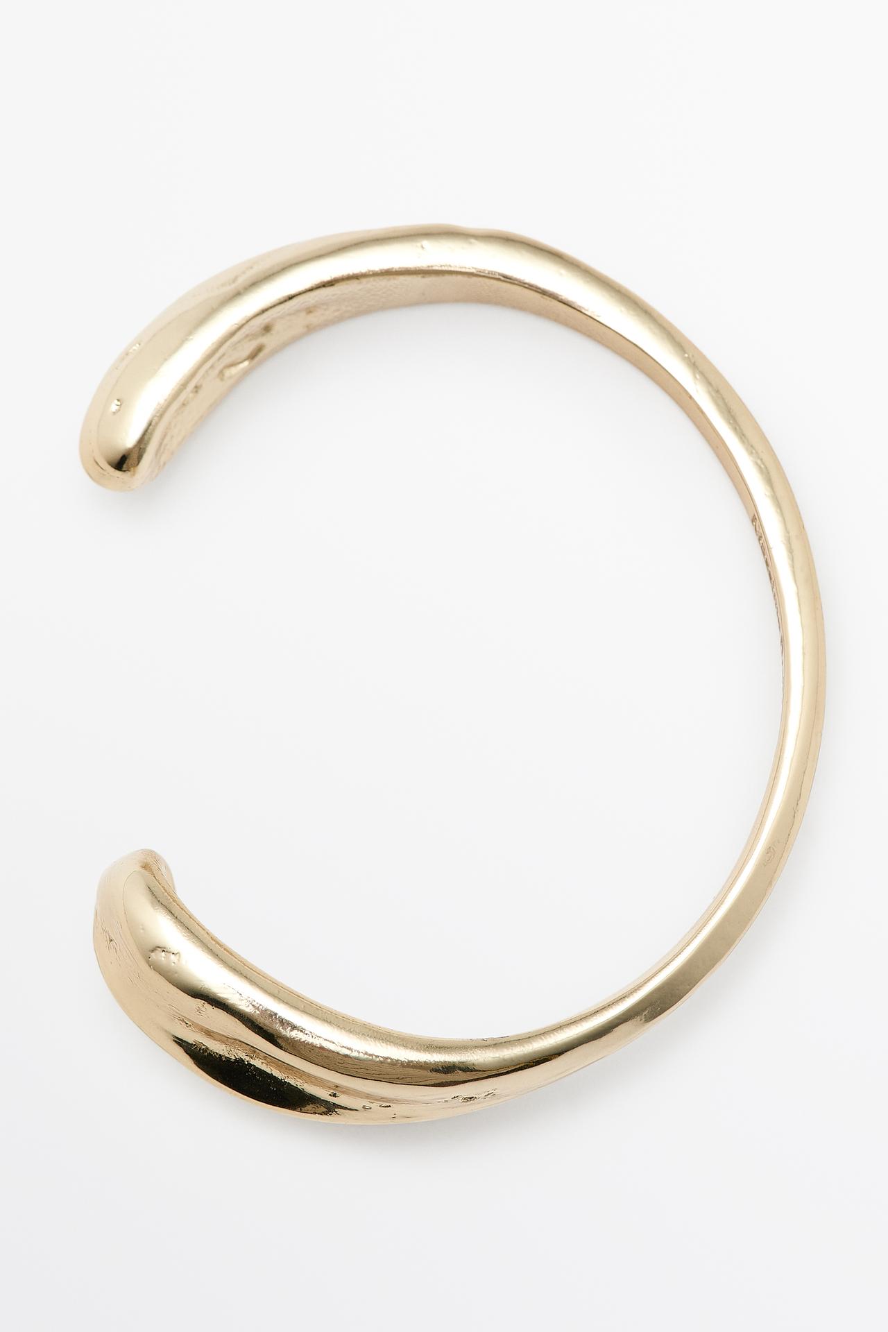 Curved open-design bracelet — Golden