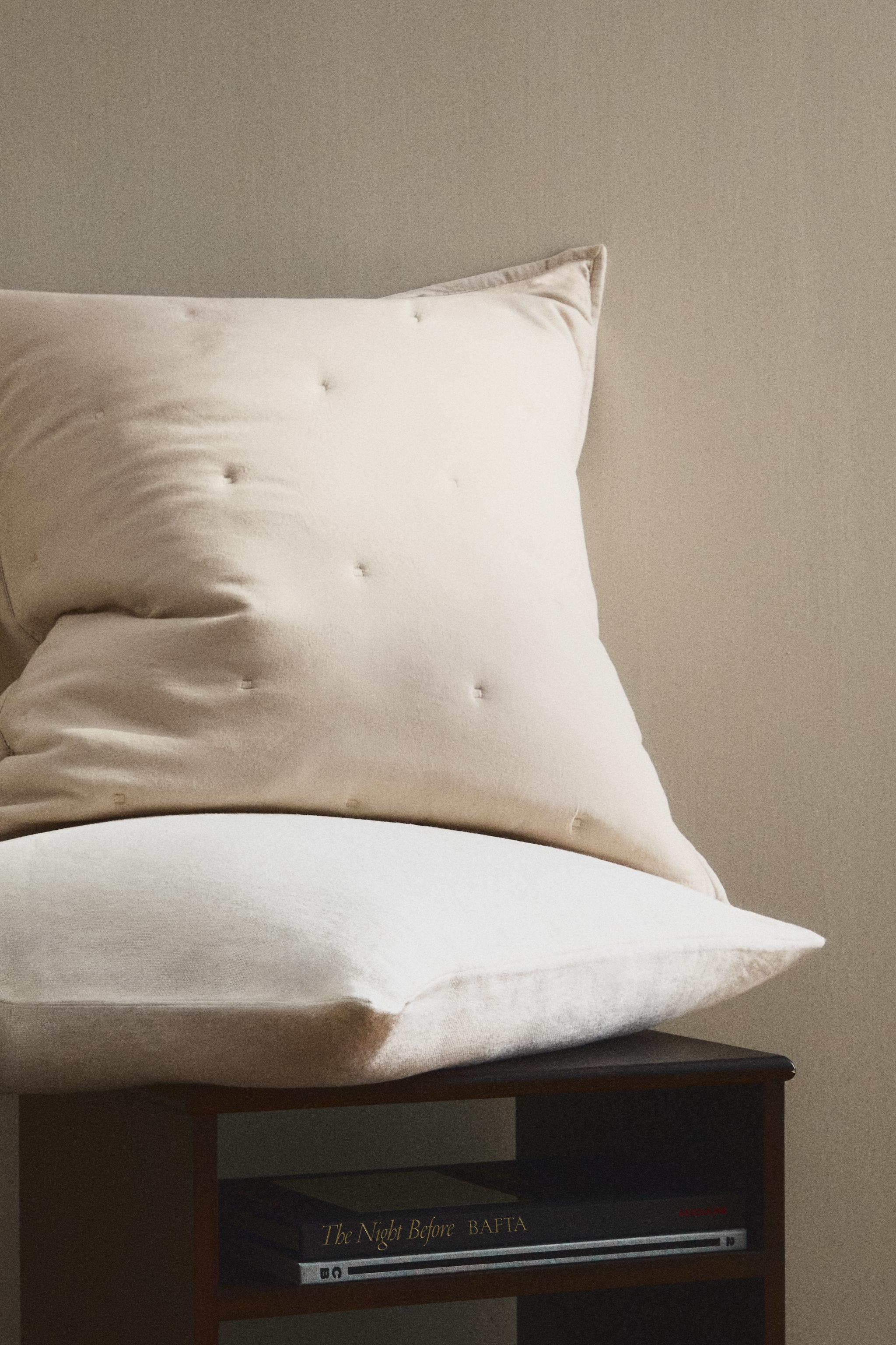 ベッドカバー | ベッドスプレッド キルトクッション | ZARA 日本