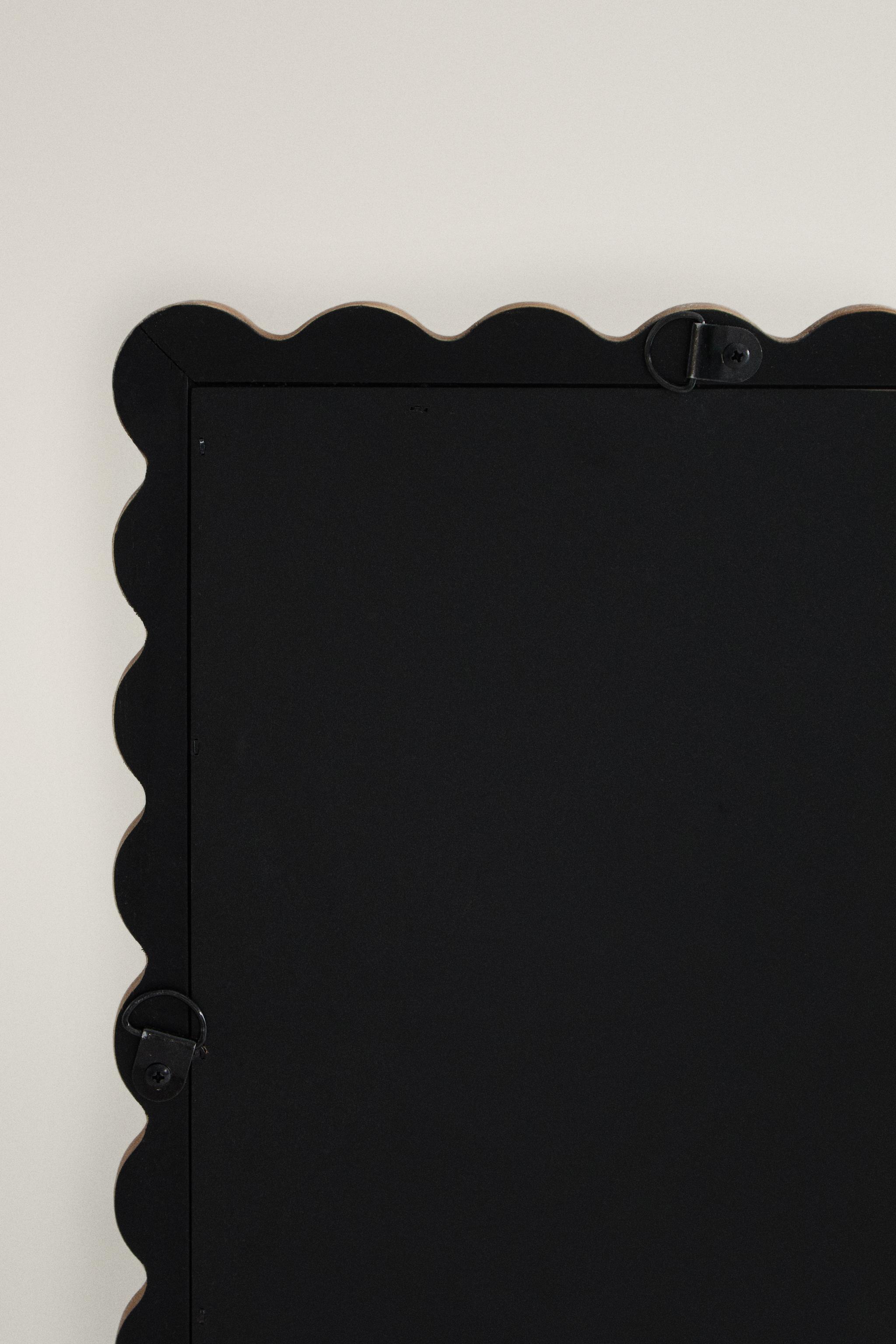 RECTANGULAR WALL MIRROR WITH WOODEN BORDER