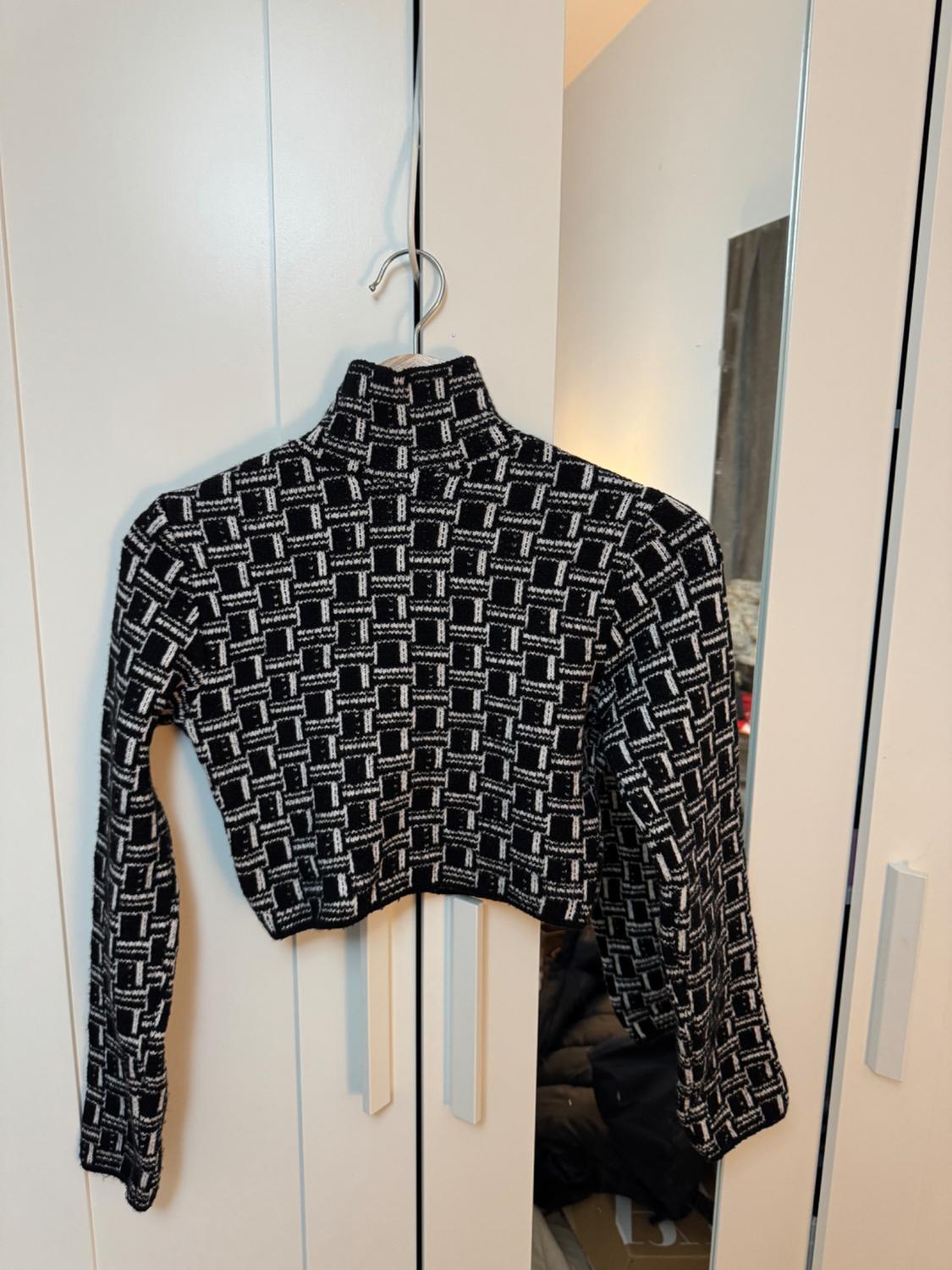 GEOMETRIC JACQUARD KNIT TOP - Image 3