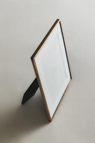 PHOTO FRAME WITH THIN METALLIC BORDER - Golden by Zara