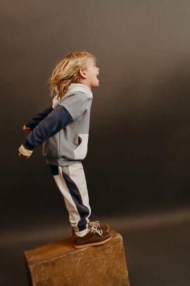 SUDADERA CAPUCHA COLOR BLOCK - Crudo / Azul de Zara