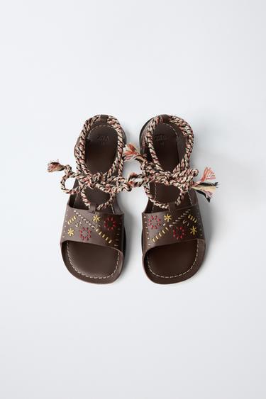 SANDALES EN CUIR BRODÉES - Marron de Zara - Image 3