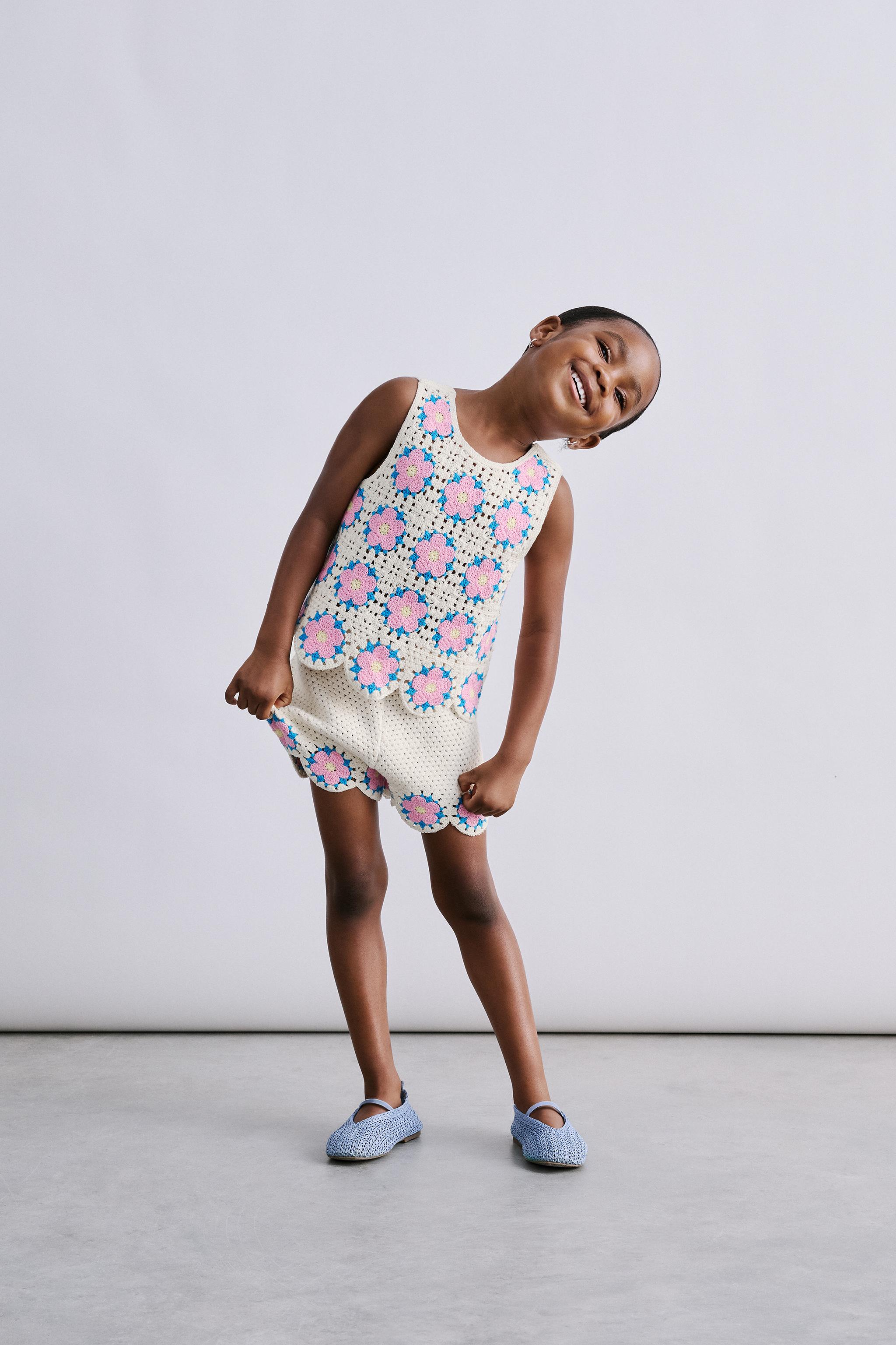 CROCHET KNIT SHORTS WITH FLOWERS
