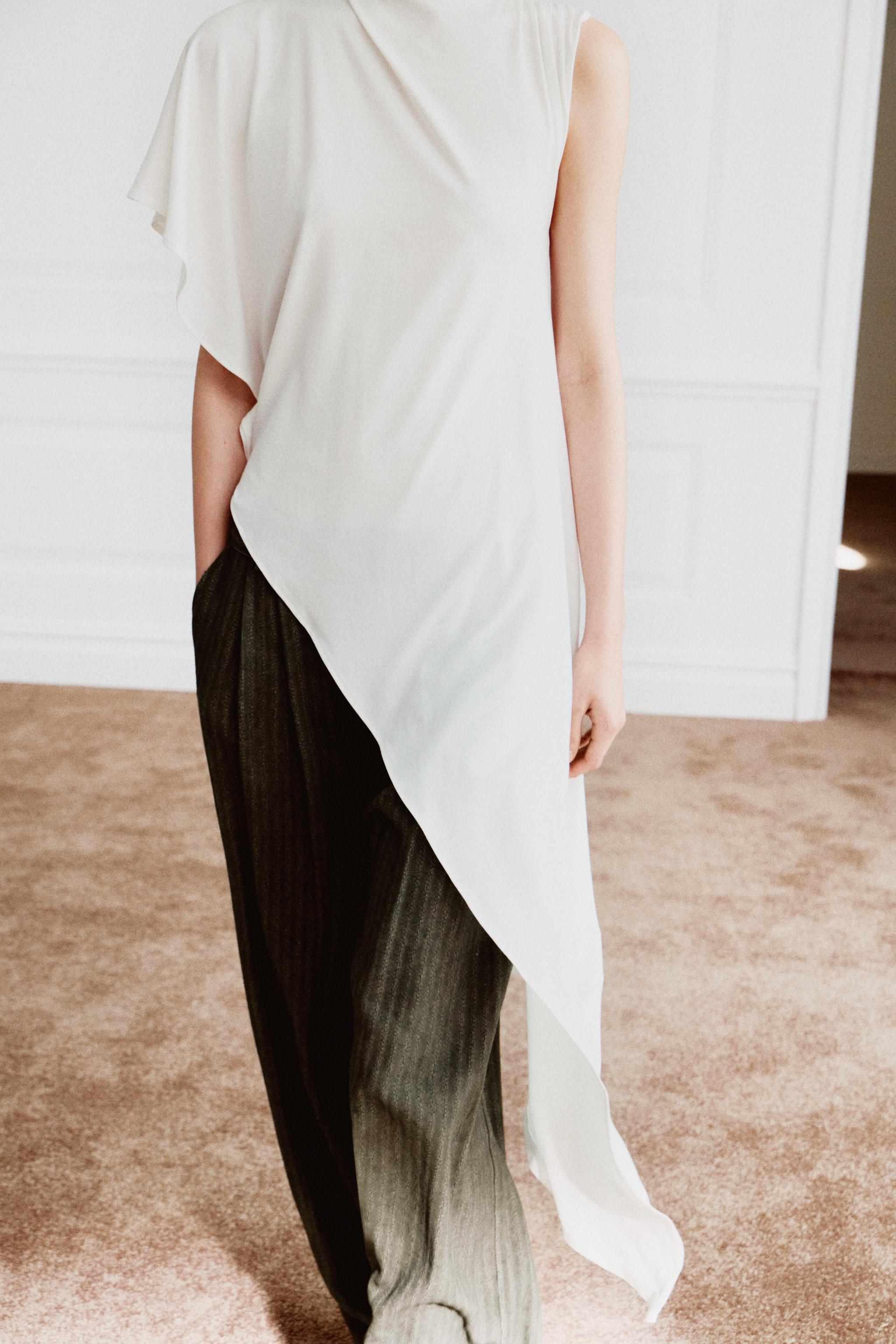 TOP ASYMÉTRIQUE DRAPÉ