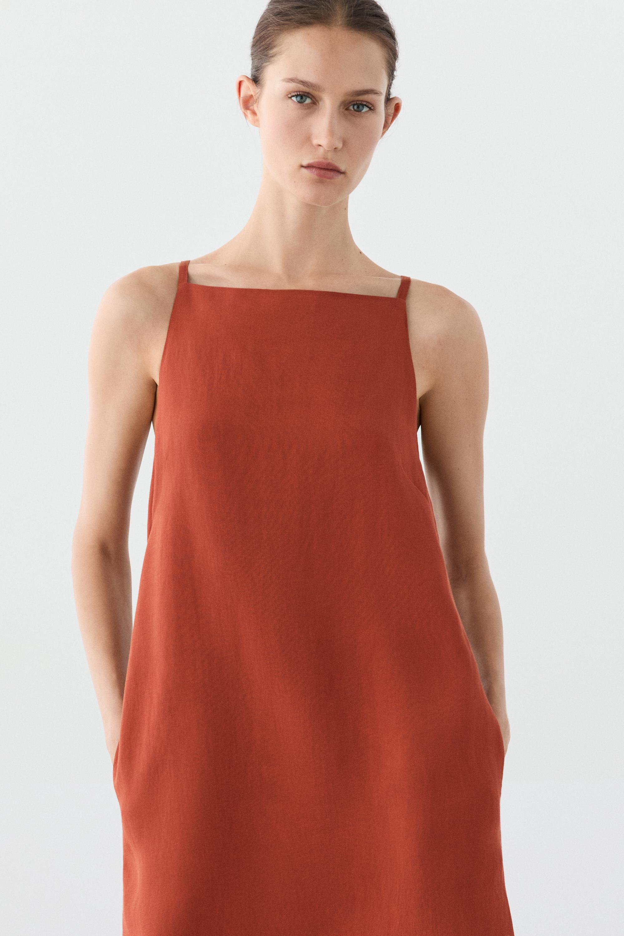 Robe courte à bretelles