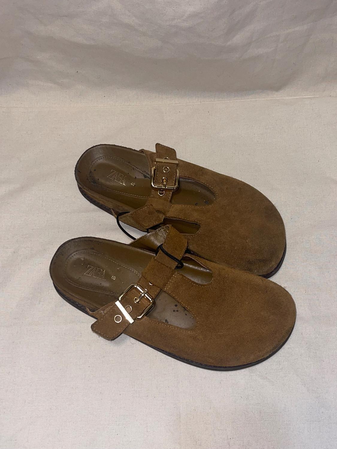 BROWN LEATHER BUCKLE CLOGS - Image 3
