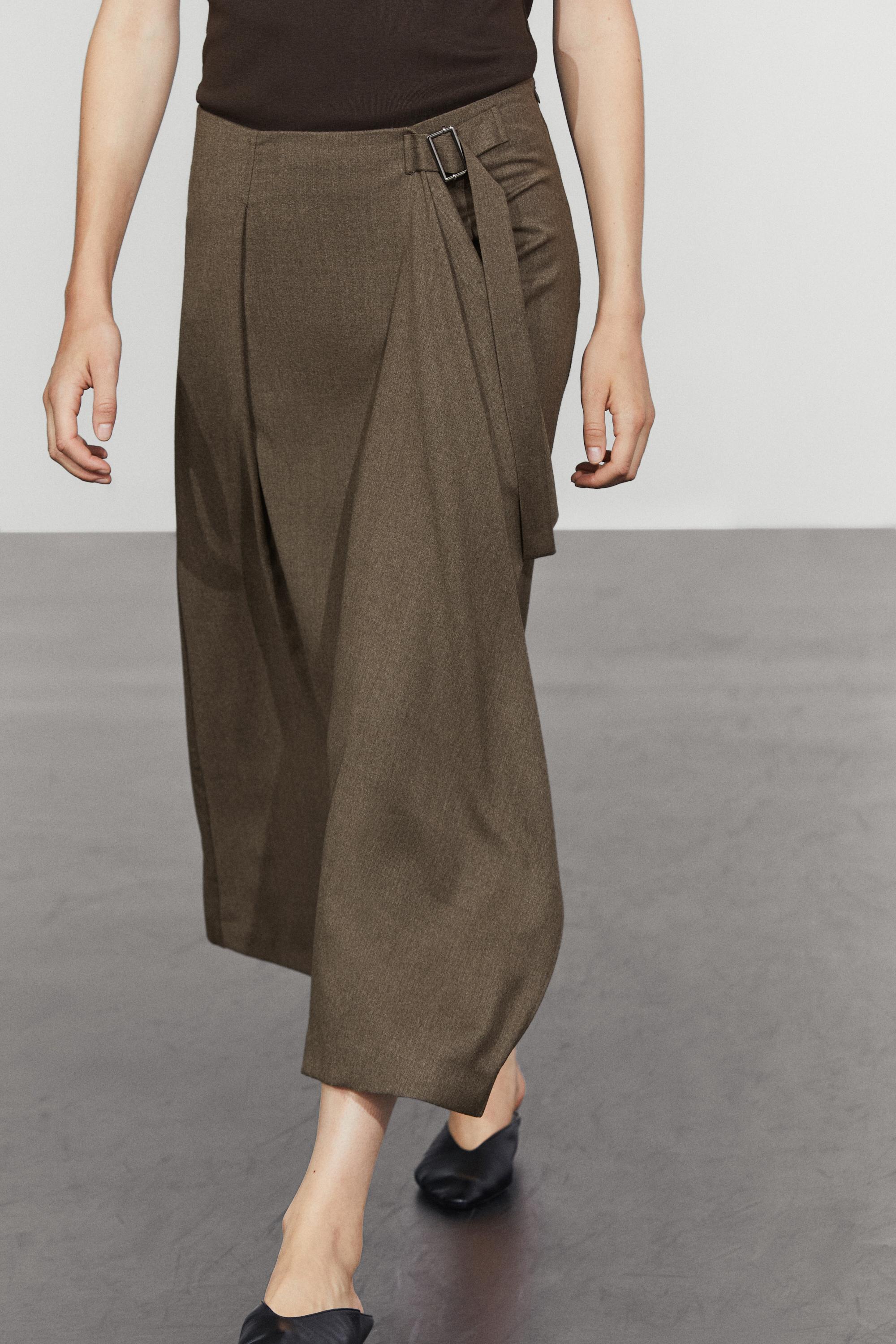 Jupe midi détail boucle