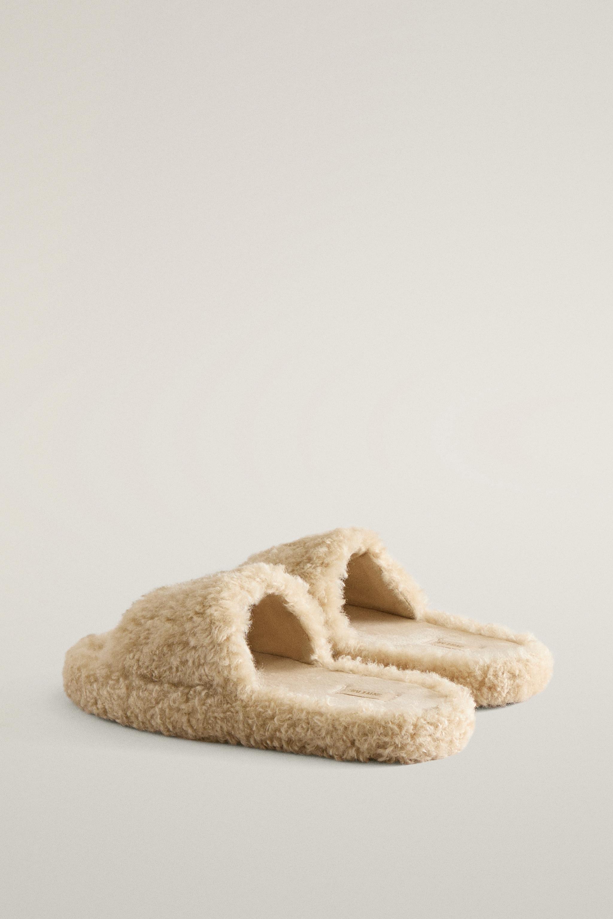 FAUX SHEARLING FLATFORM SLIDES