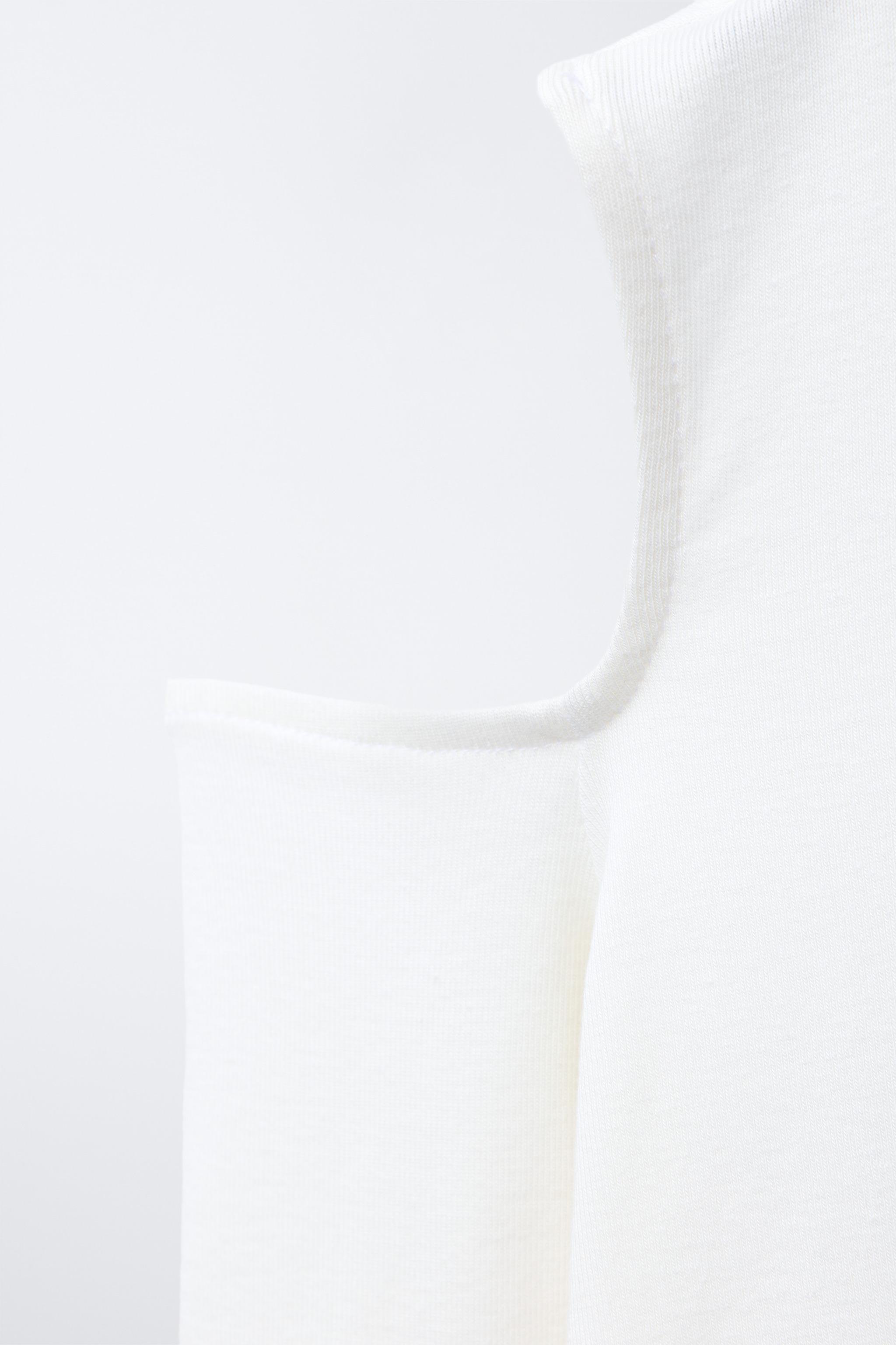 CUT OUT TURTLENECK T-SHIRT