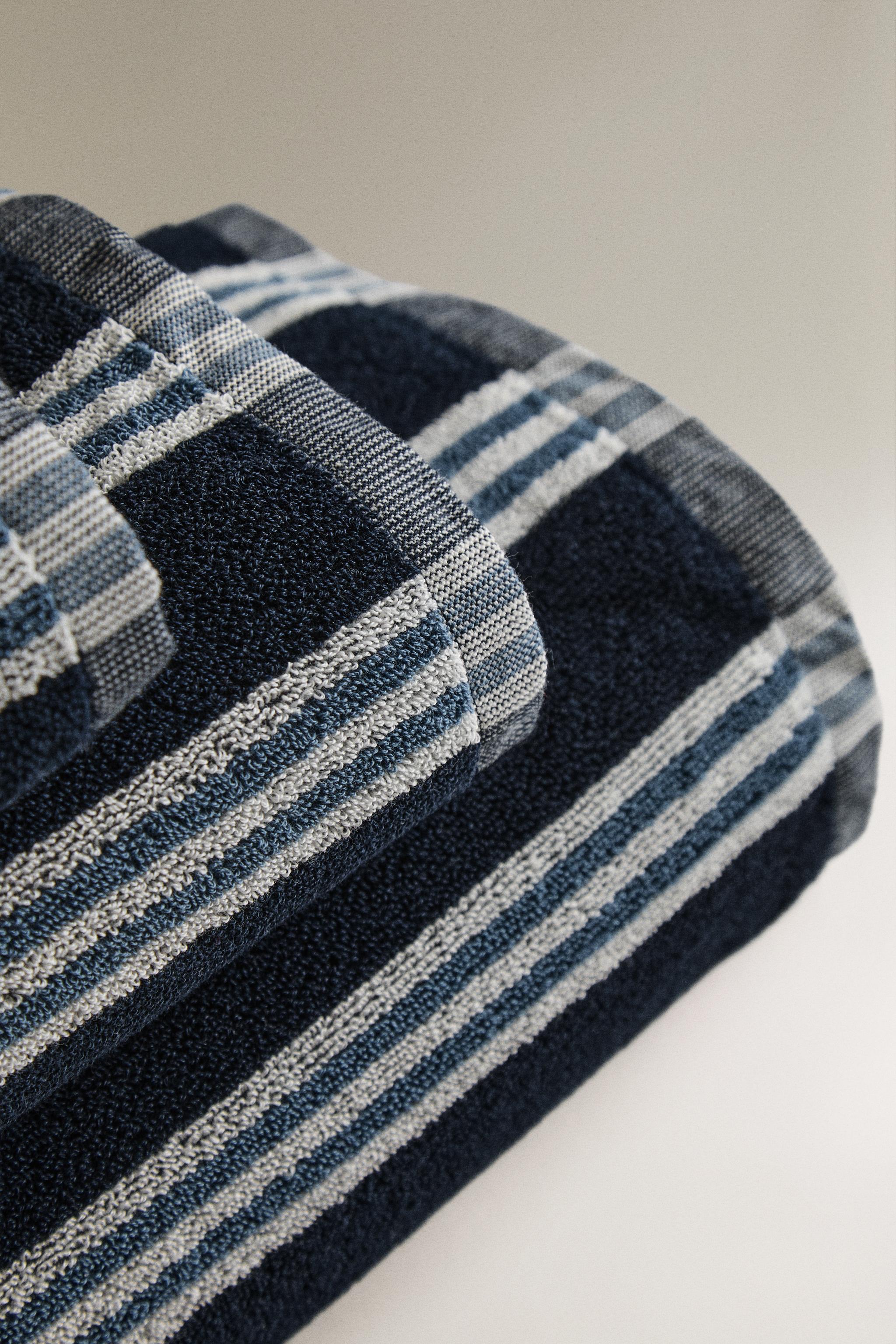 IRREGULAR STRIPED BATH TOWEL