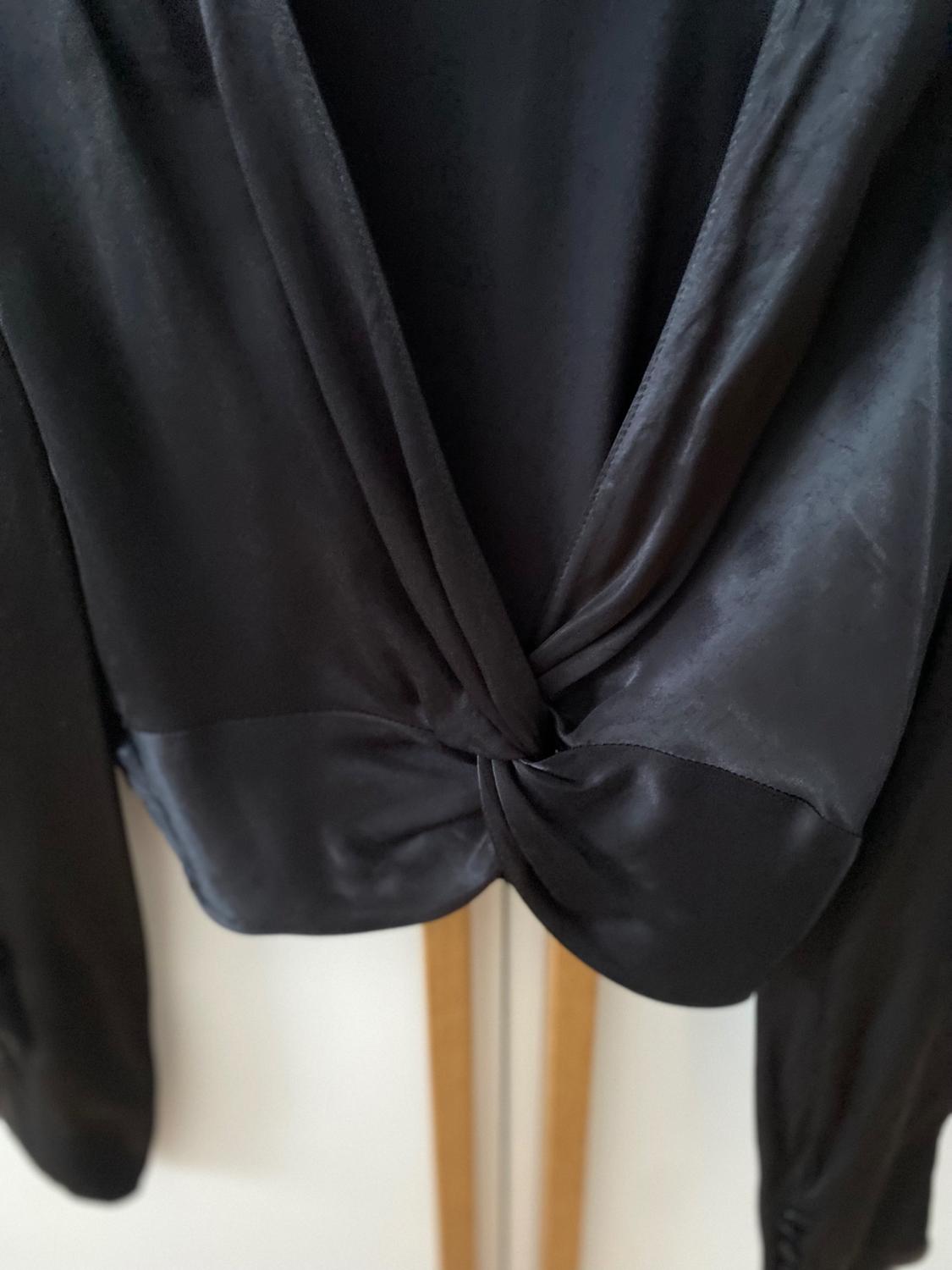 SATIN TOP WITH KNOT - Image 3