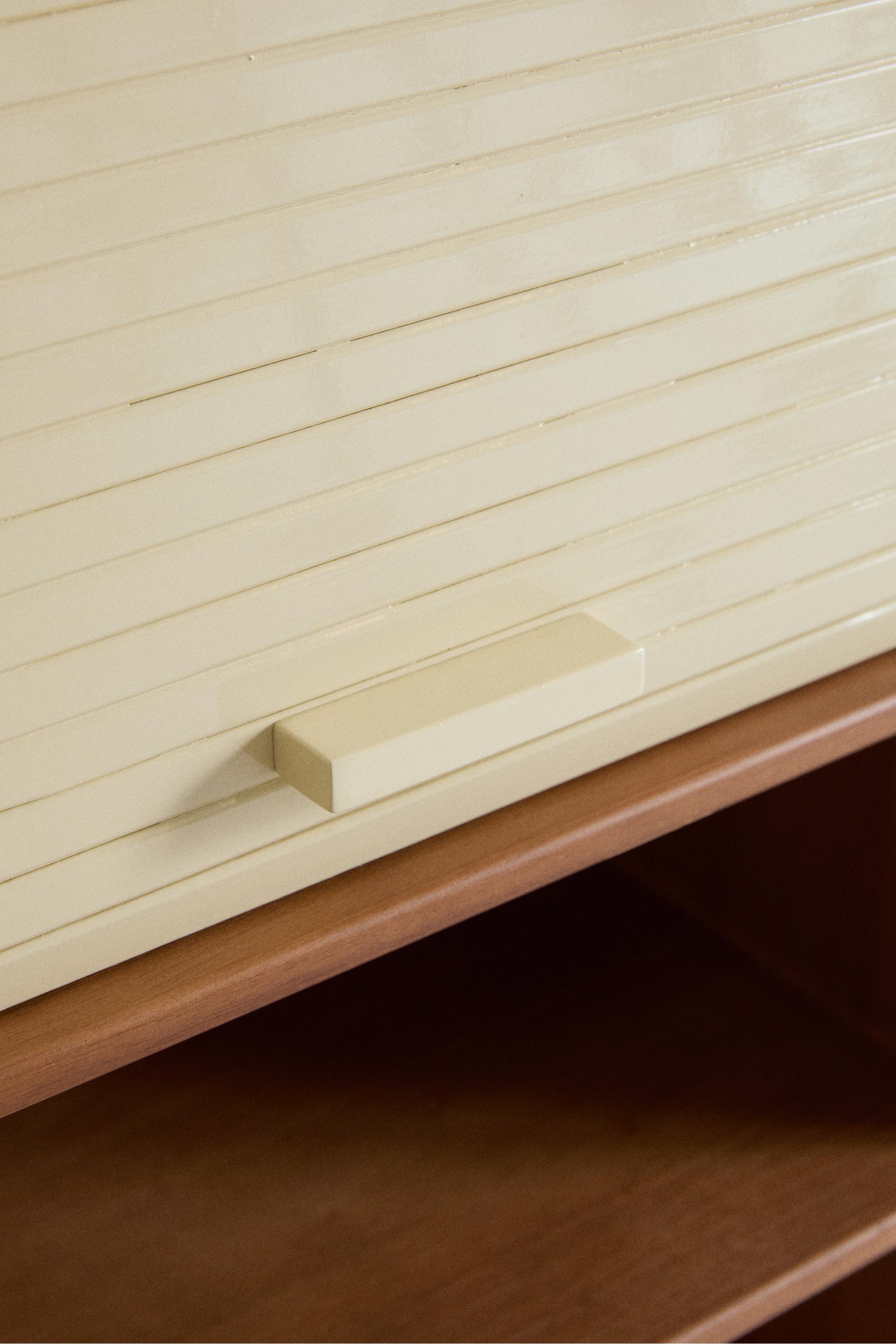 SLATTED DOOR SHELVING UNIT