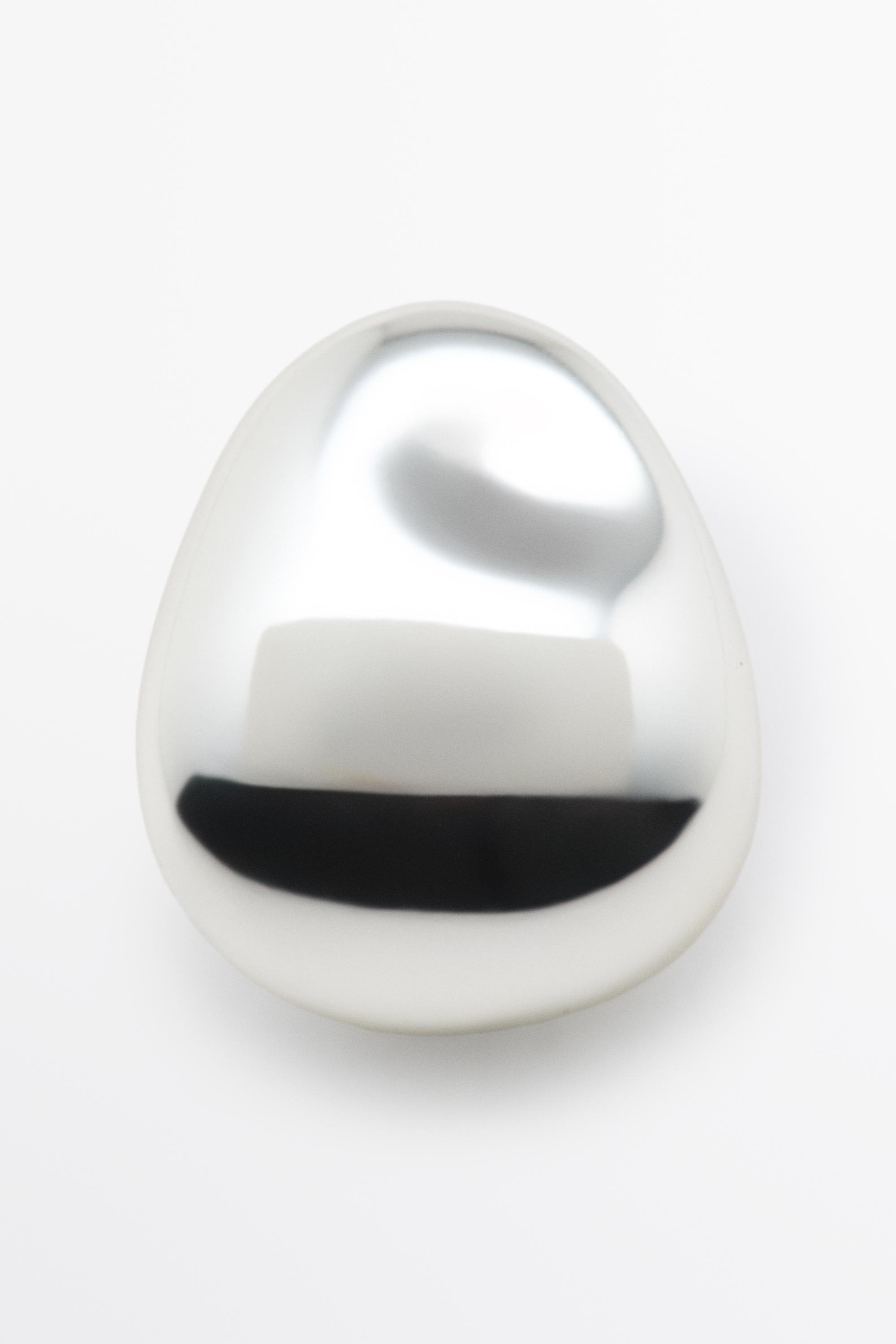 Curved pebble earrings