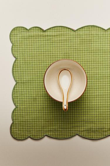 REVERSIBLE GINGHAM PLACEMAT - أخضر الخاص بـ Zara