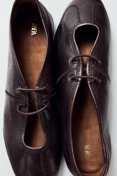 BAILARINA PLANA CORDONES - Marrón de Zara