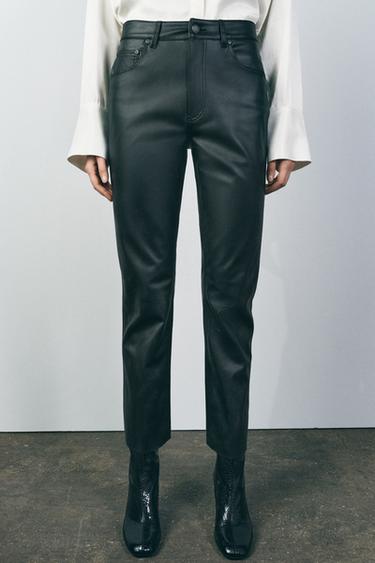 PANTALÓN ZW COLLECTION BOOTCUT CROPPED TIRO ALTO EFECTO PIEL - Negro de Zara