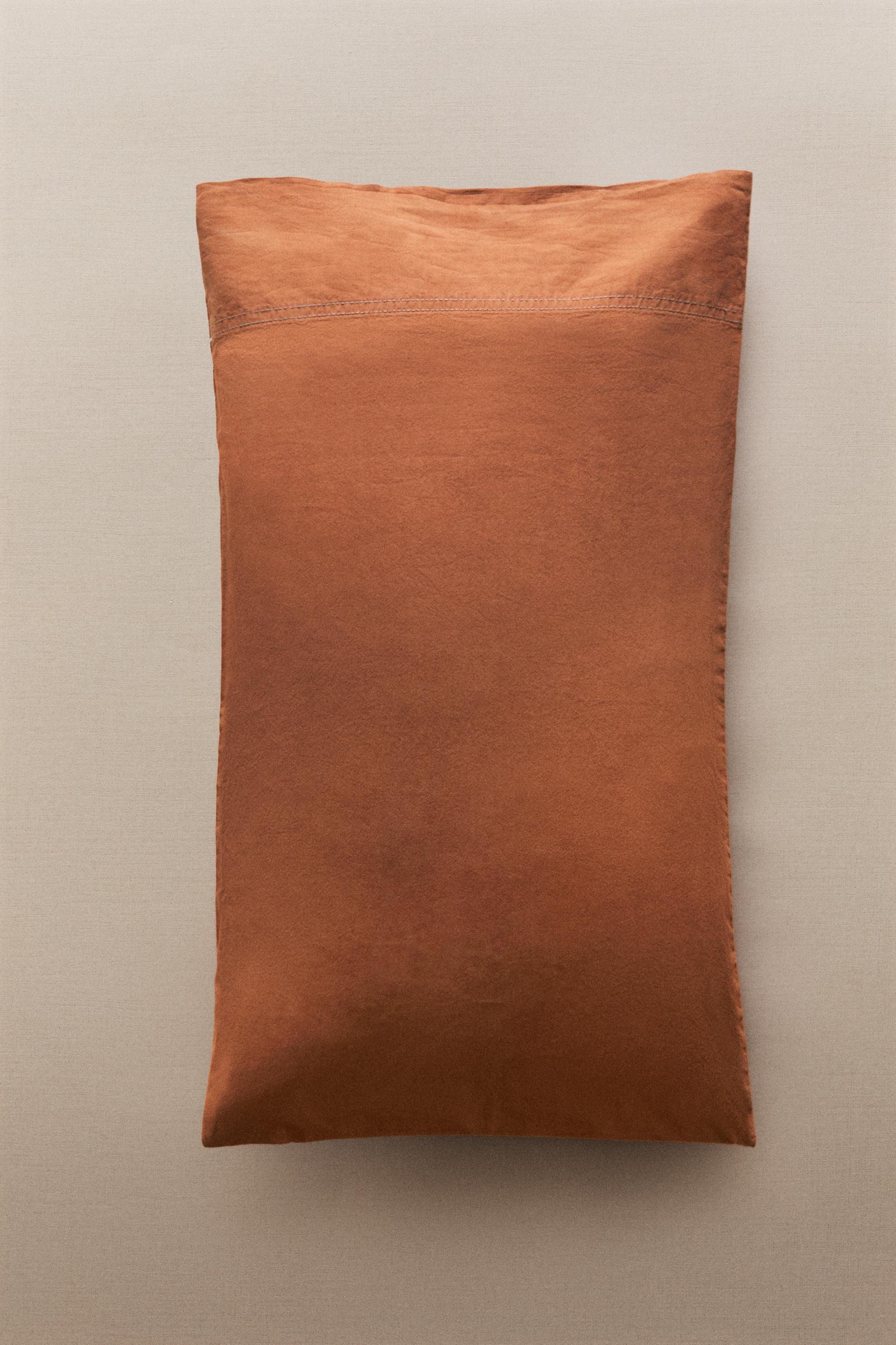 KIDS’ DYED PILLOWCASE