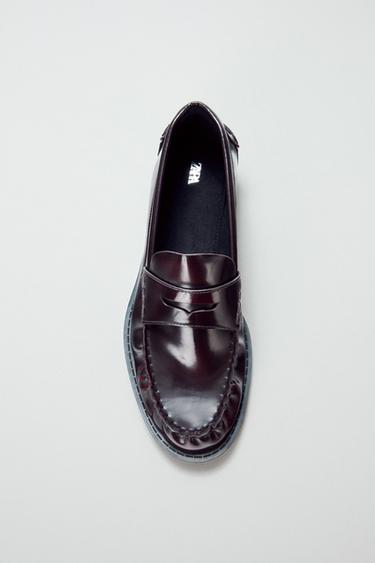 ЛАКИРОВАННЫЕ ЛОФЕРЫ — Бордово-красный от Zara