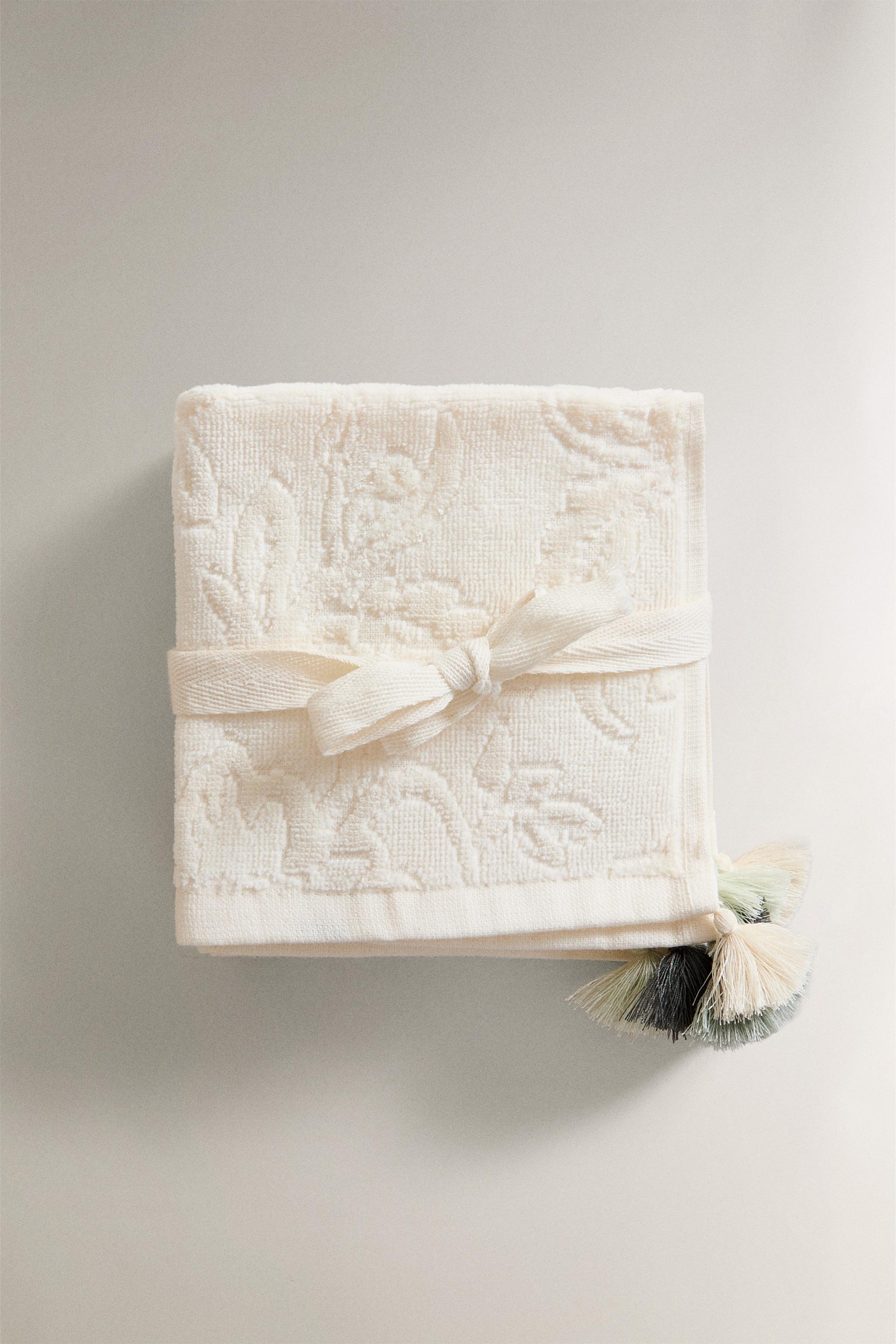 LOT SERVIETTES INVITÉS POMPONS (LOT DE 3)