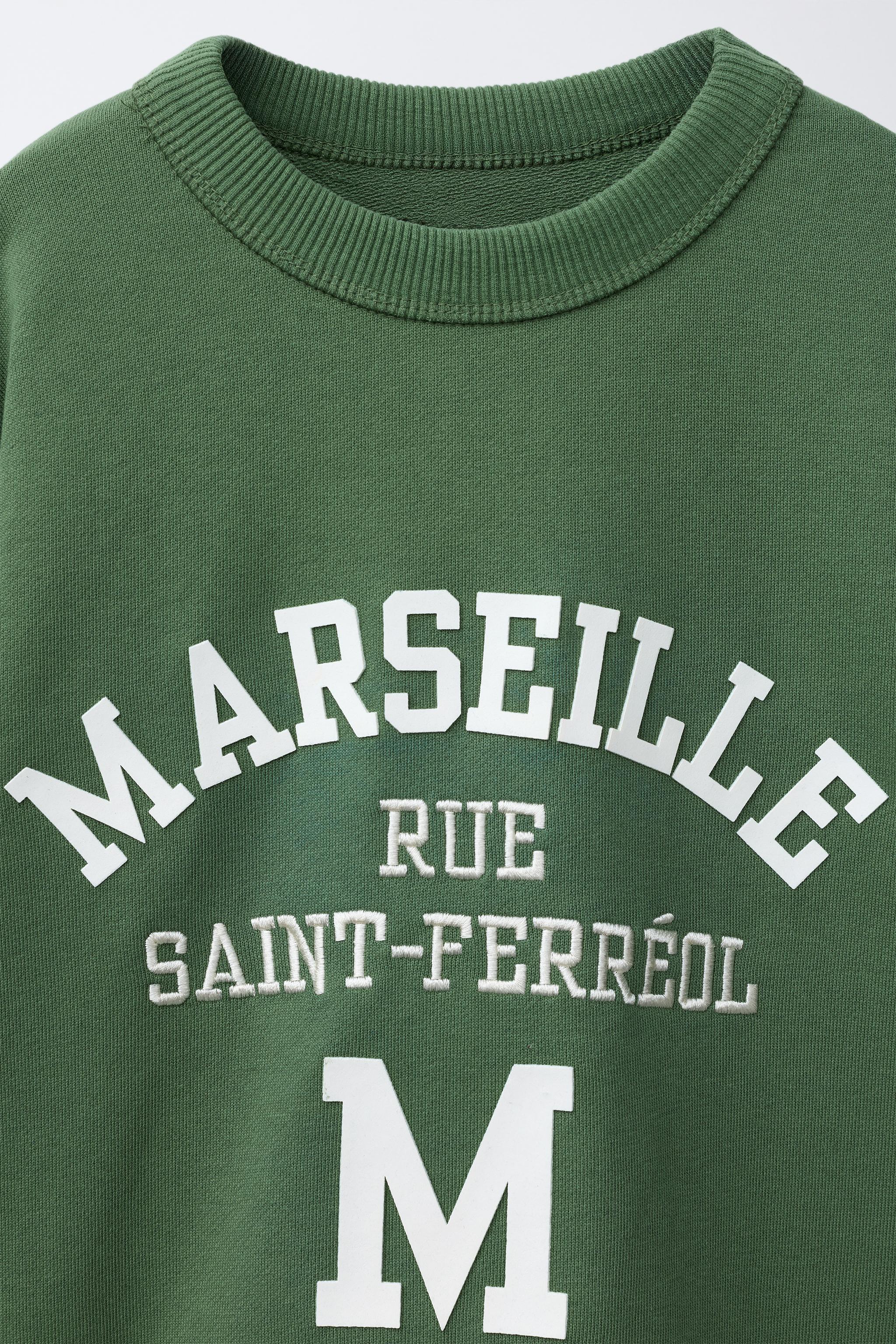 RAISED TEXT SWEATSHIRT