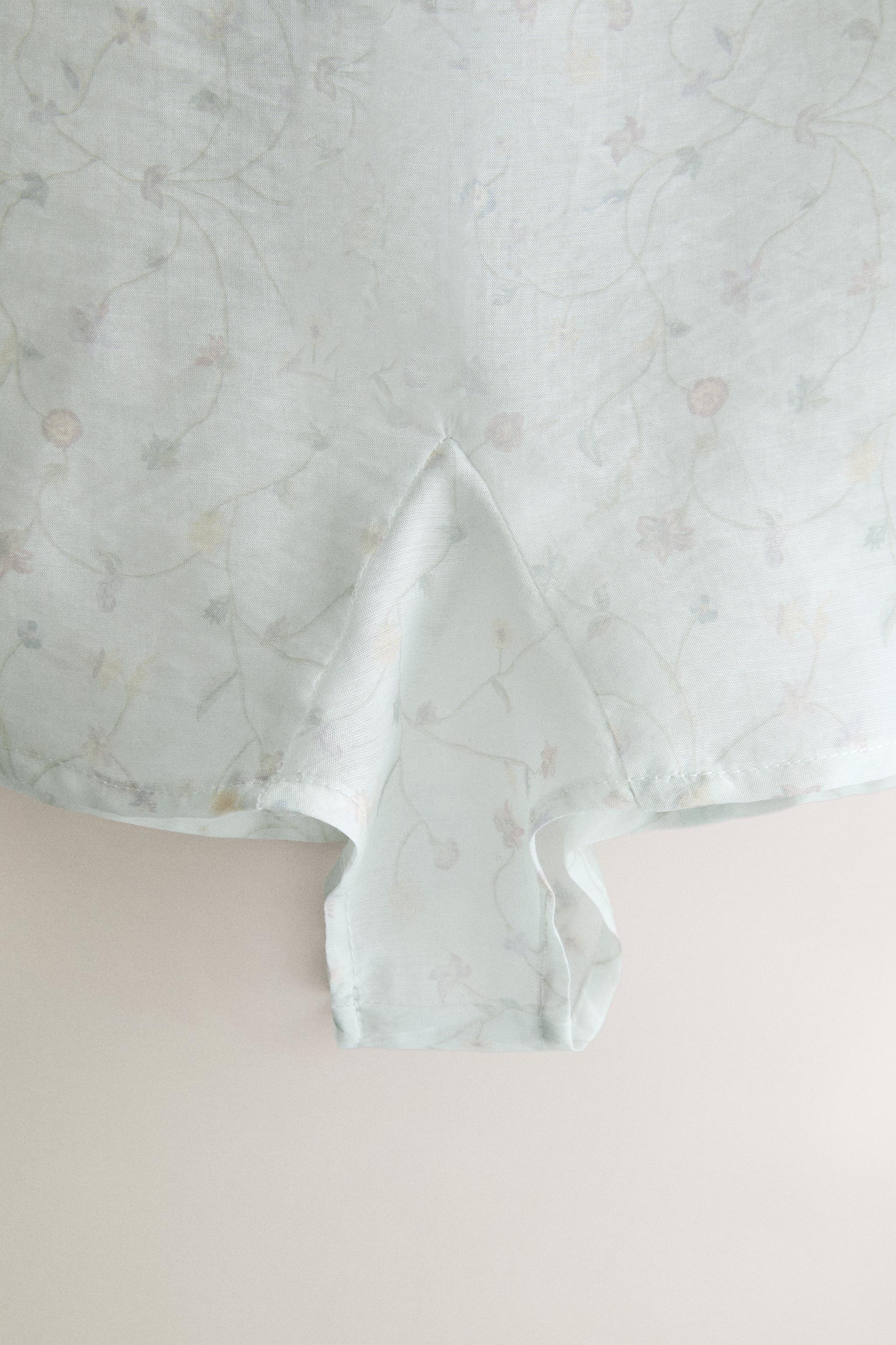 FLORAL PRINT SHORTS WITH SLITS