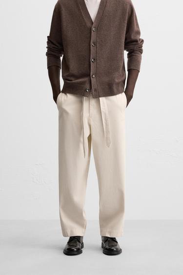 CALÇA COM TEXTURA E CINTO - Bege da Zara