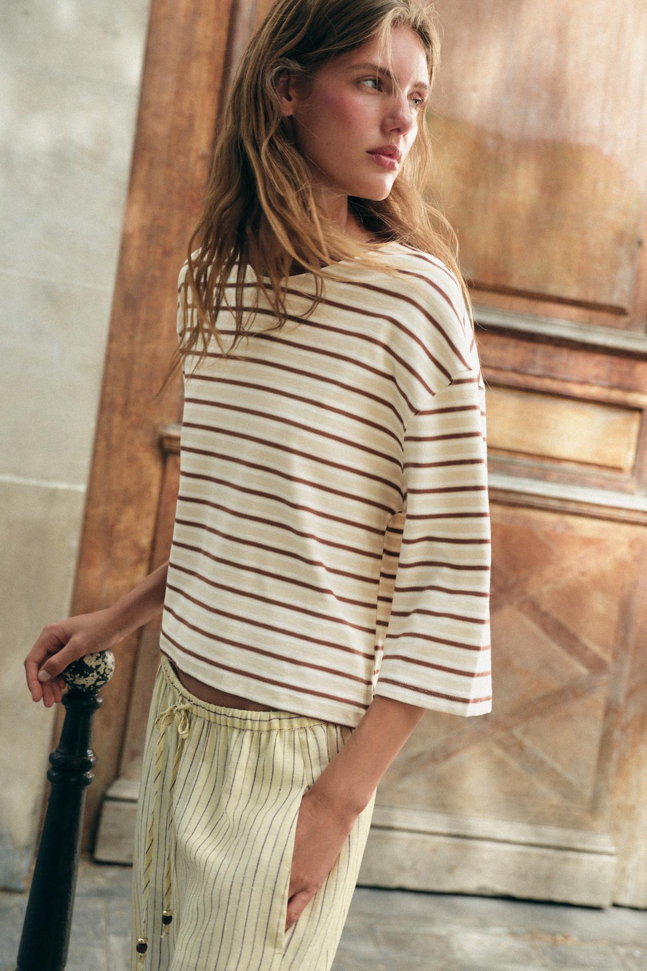 CONTRAST STRIPE T-SHIRT — Brown Stripes