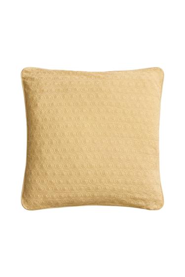 CUSHION COVER WITH FLORAL EMBROIDERY - أصفر فاتح الخاص بـ Zara