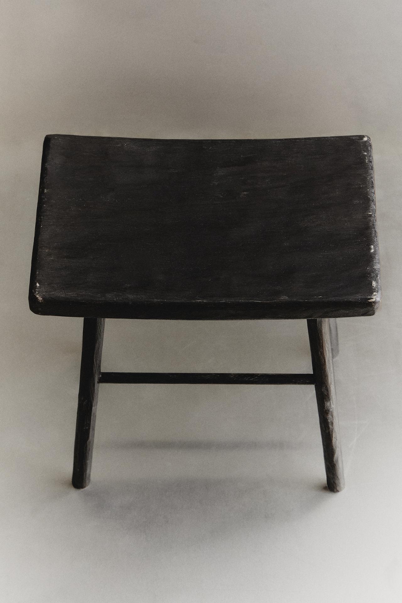 HAMMERED WOOD STOOL — Dark brown