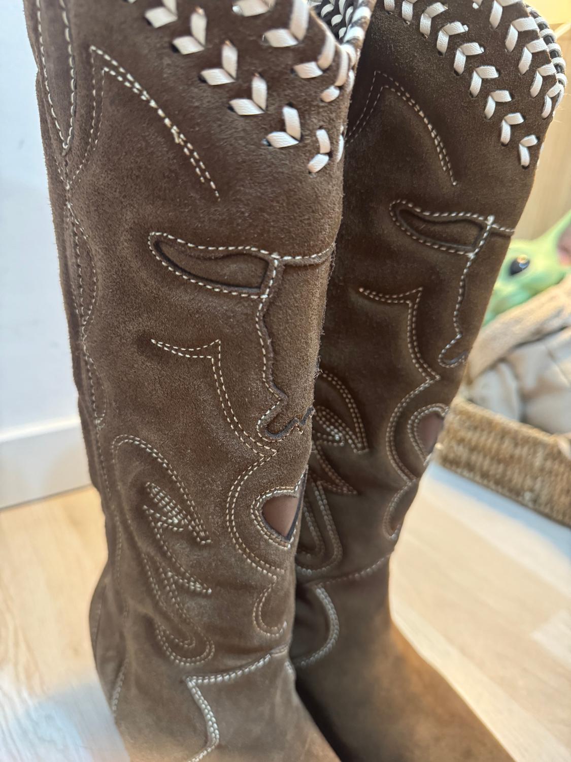 LEATHER EMBROIDERED BOOTS - Image 6