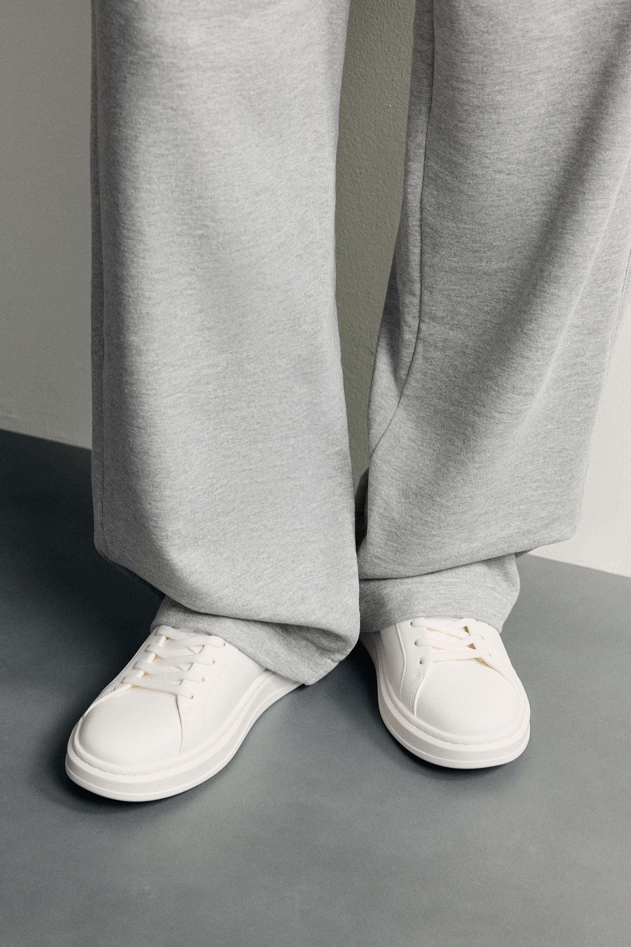 CONTRAST HEEL SNEAKERS