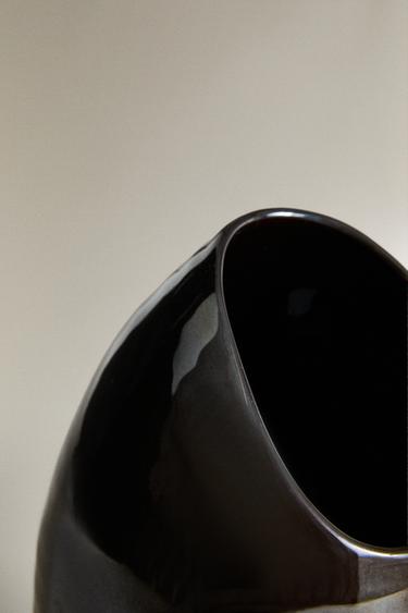 イレギュラー ラウンド セラミック 花瓶ブラウンZaraのイレギュラー ラウンド セラミック 花瓶 - ブラウン 