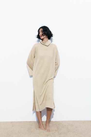 ДЛИННОЕ ТРИКОТАЖНОЕ ПЛАТЬЕ С ВОРОТНИКОМ-СТОЙКОЙ — КАМЕННО-СЕРЫЙ от Zara — изображение 0