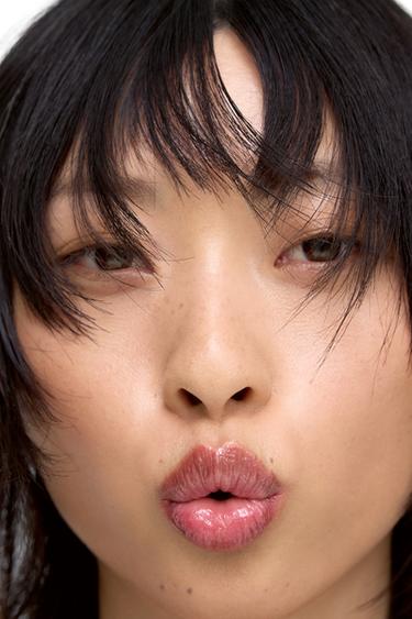LIP GLOSS WITH SPF 50 - STRAWBERRY by Zara