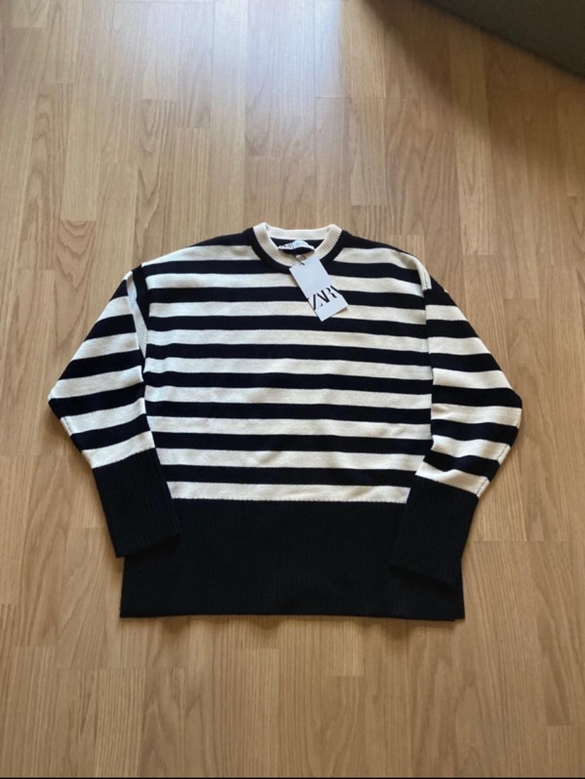 STRIPED KNIT SWEATER
