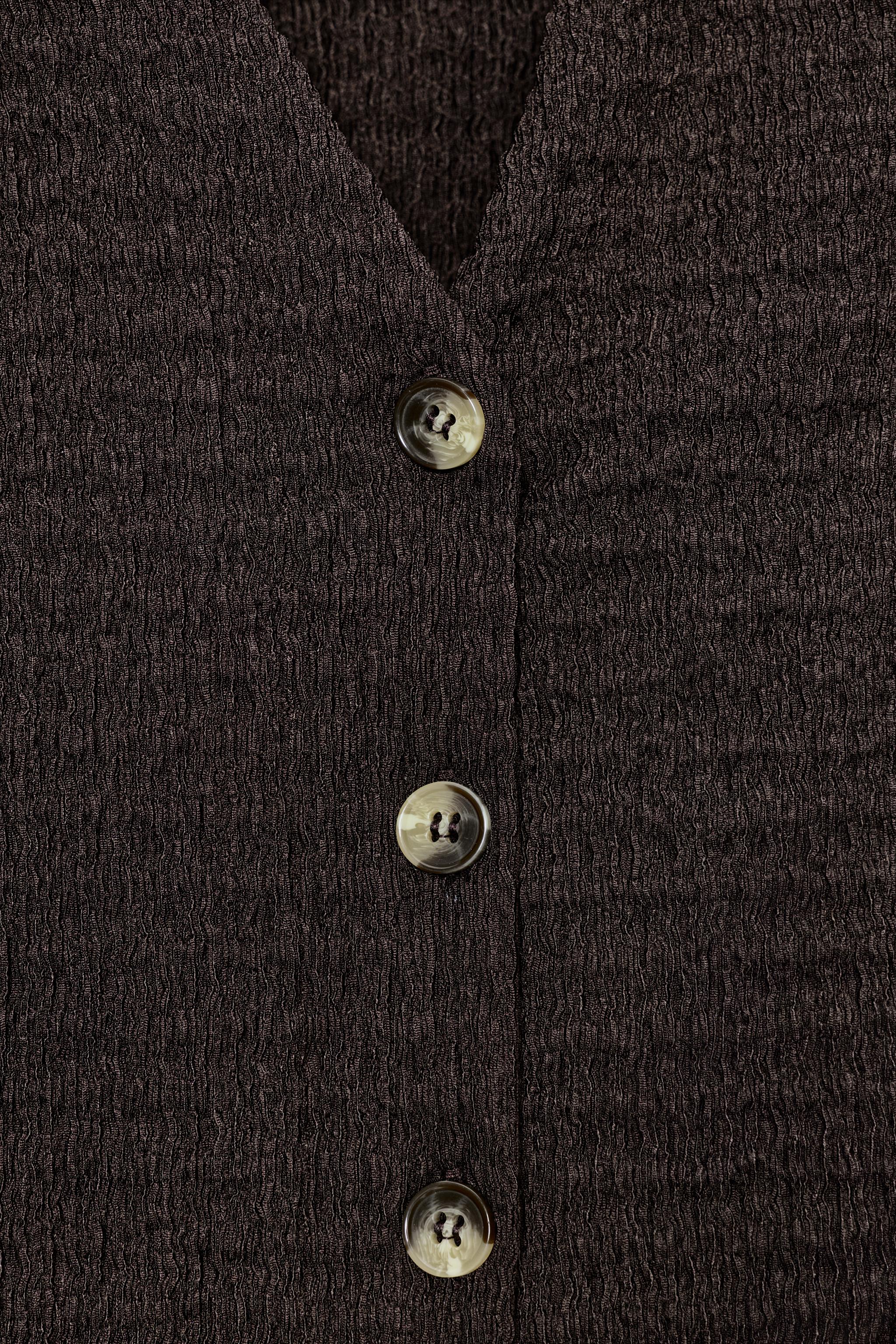 TOP GILET BOUTONS TEXTURÉ