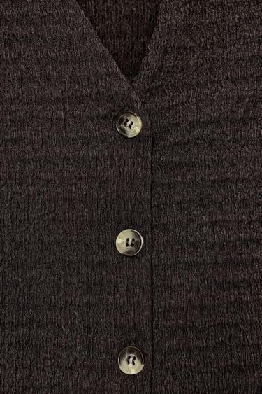 TOP GILET BOUTONS TEXTURÉ - Chocolat de Zara - Image 8