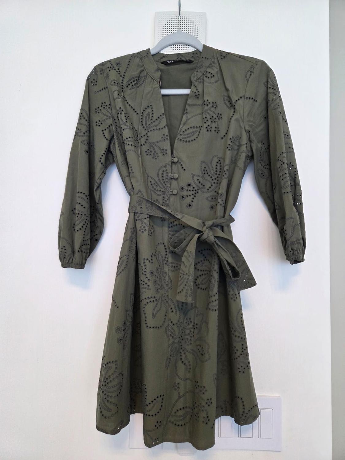 RUBBERIZED EMBROIDERY SHORT DRESS