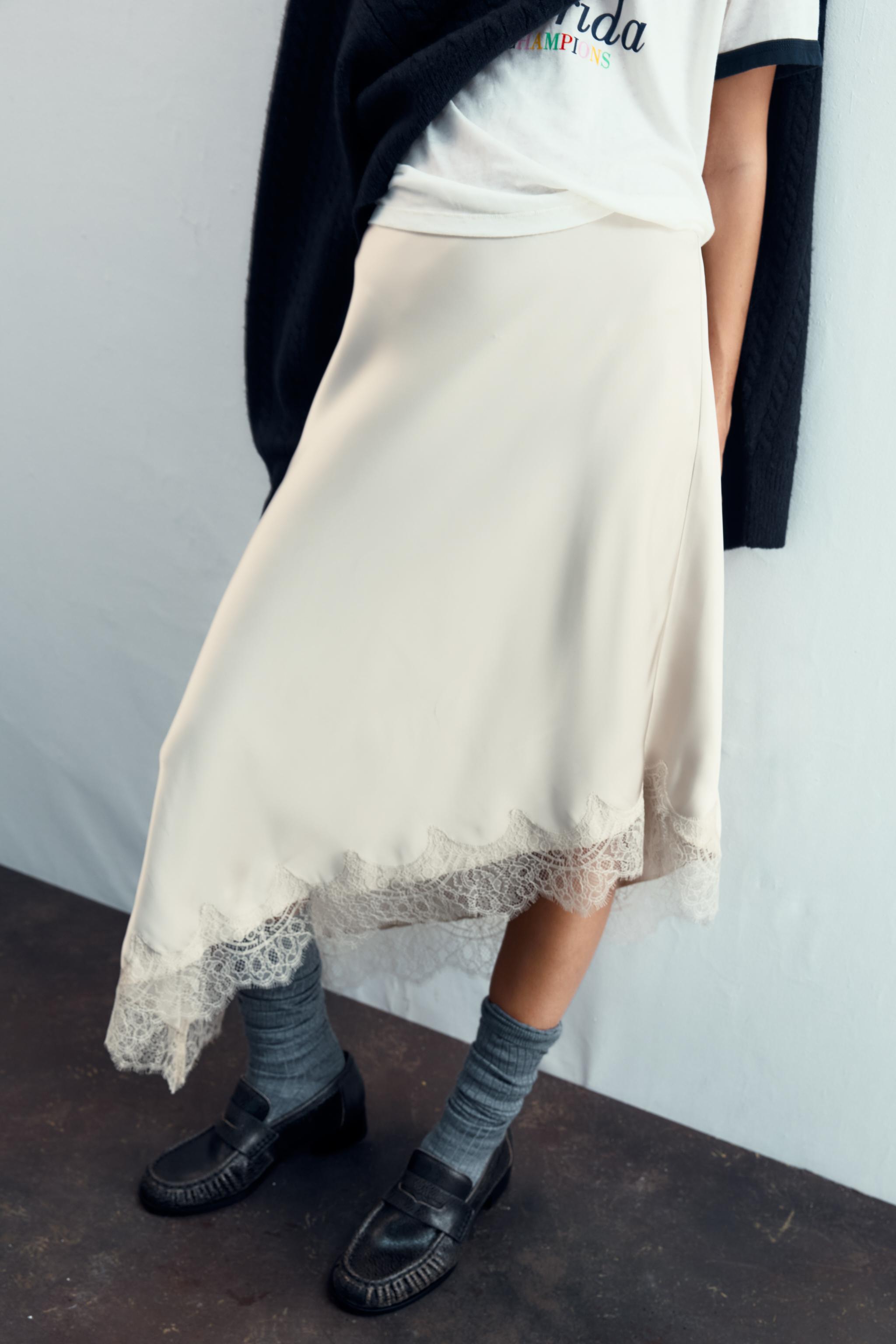 LACE SATIN EFFECT SKIRT