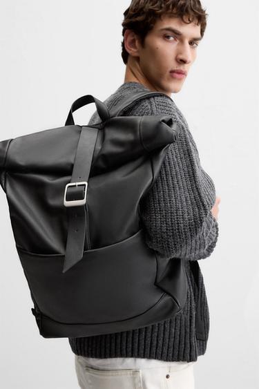 MOCHILA HEBILLA - Negro de Zara - Imagen 0