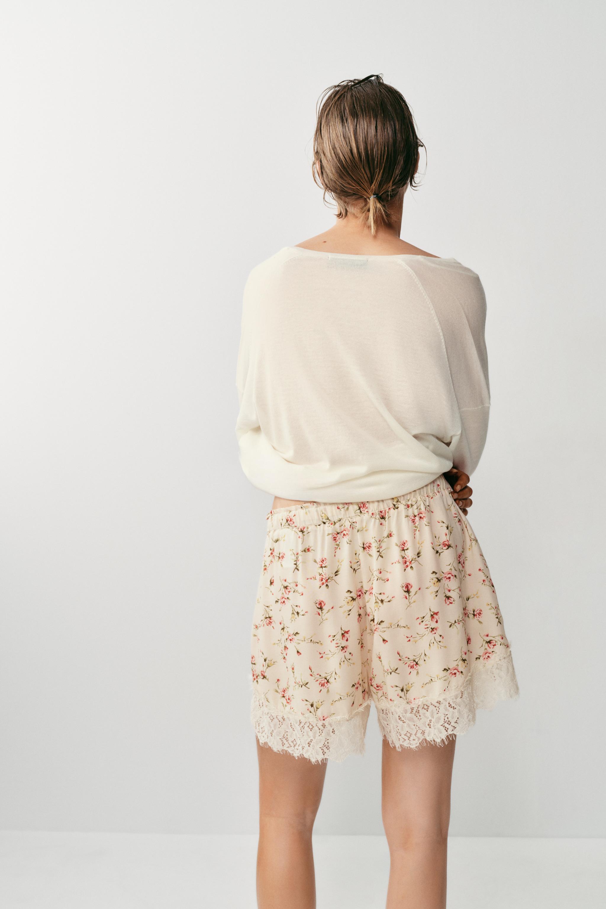 LACE FLORAL PRINT SHORTS